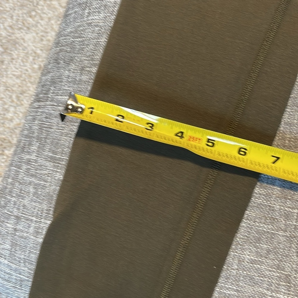 Lululemon olive green pants back zippers, but in front - Picture 3 of 12